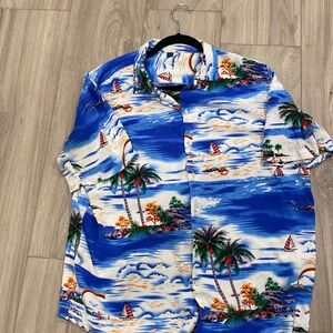 Men’s vintage Hawaiian shirt Size L